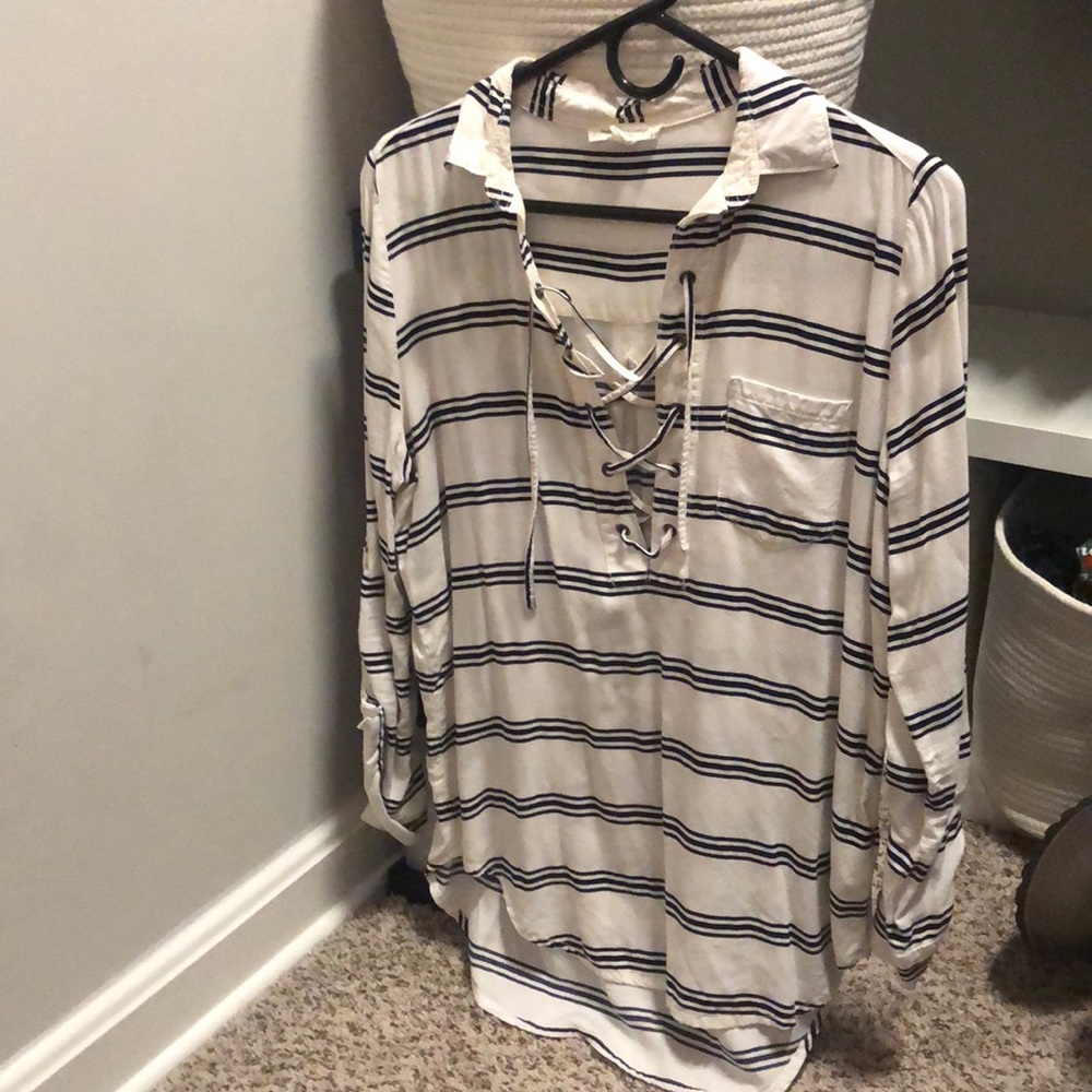 Black and white 3/4 length shirt